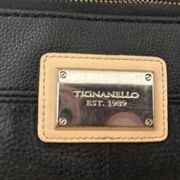 Tignanello Black and Tan Pebbled Leather Wristlet EUC - Picture 3 of 17